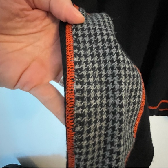 Modern Amusement sweater - Picture 2 of 5